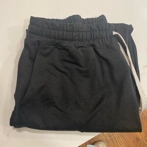 Like New Vuori Performance Joggers (Long) - Size Medium